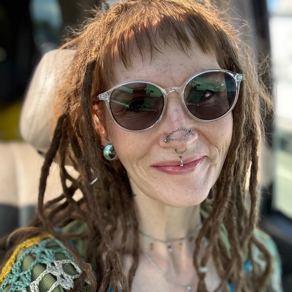 Meet your Posher, Tina - Picture 2 of 3